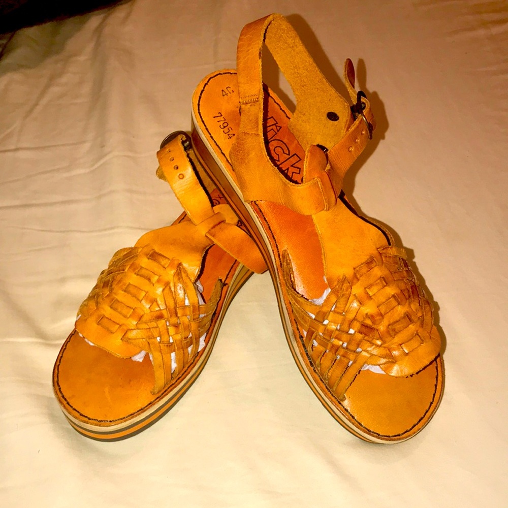 Sandals - Picture 3 of 4